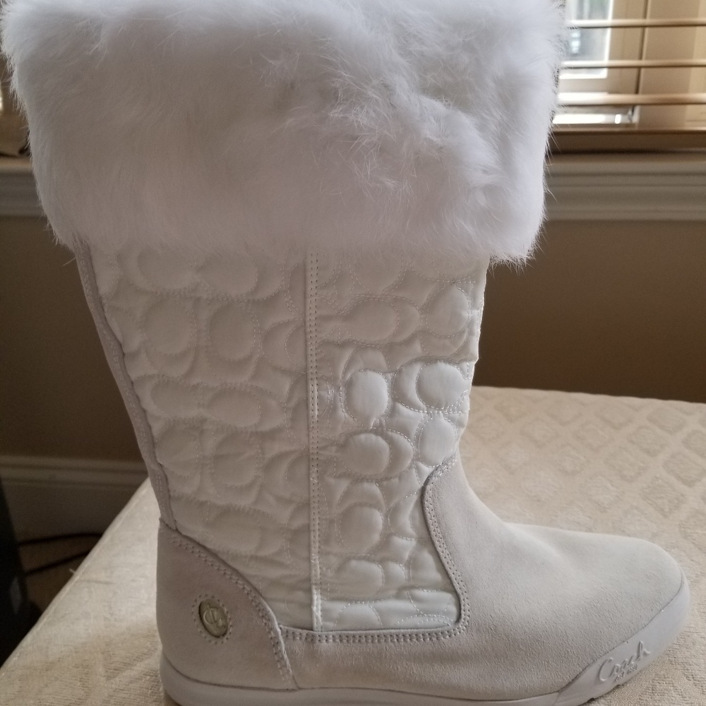 Adorable Coach Boots Womens Size 6 - Picture 1 of 4